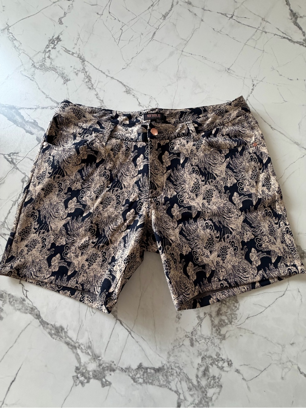 ST33LE Patterned Navy & Beige Shorts
